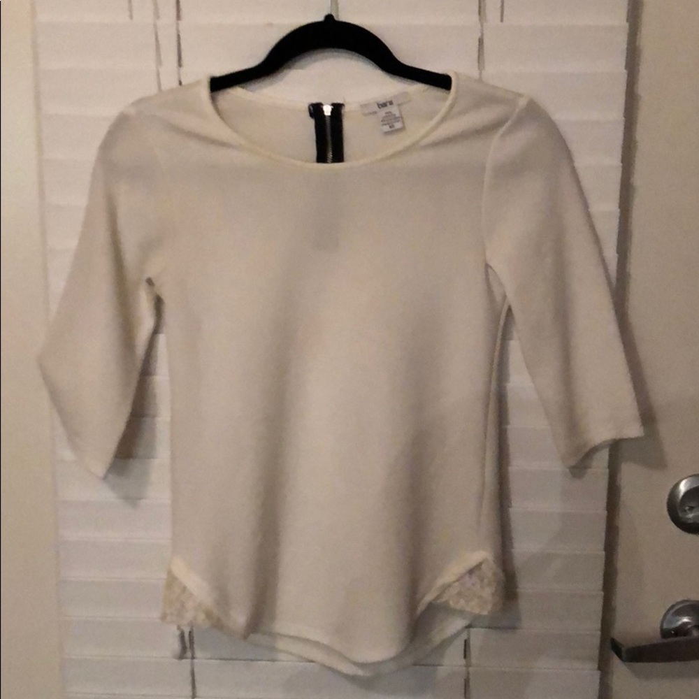 White bar three three-quarter sleeve shirt.